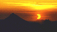 Eclipse de Soleil sur le Pog de Montsgur